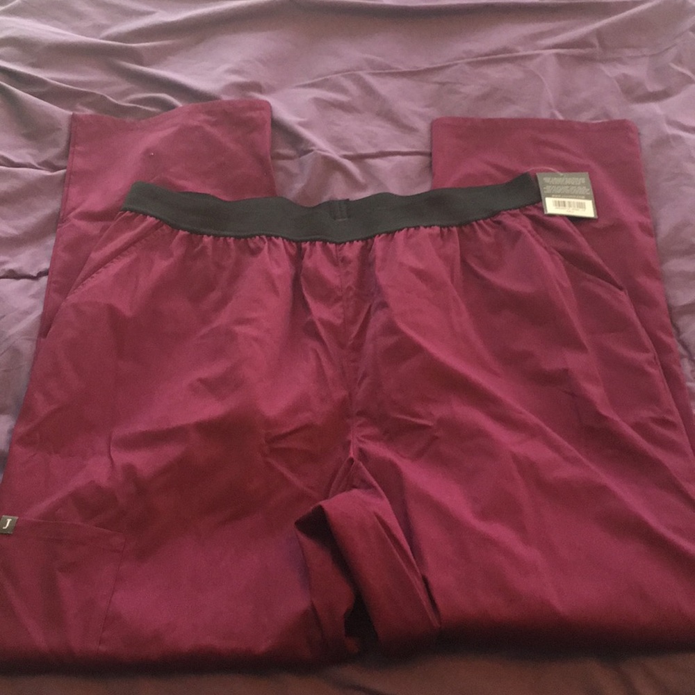 Jaanuu scrub set NWT
